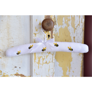 Kleiderbügel Hummel - bezogen und bestickt für Kinder